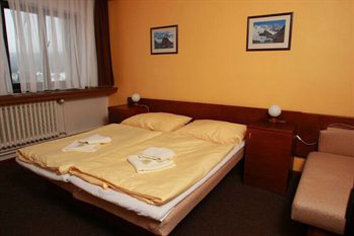 Room 12 of 21