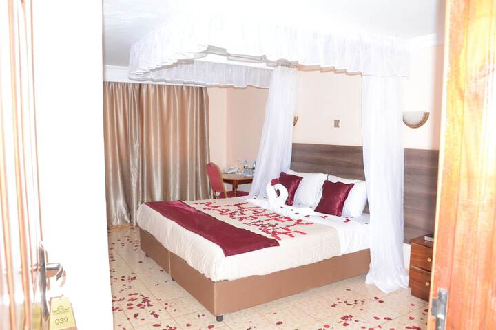 Room 5 of 28