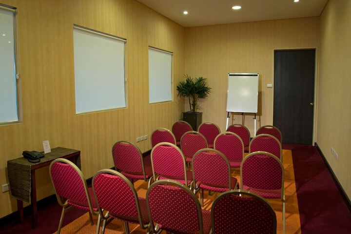 Business Center 42 of 43