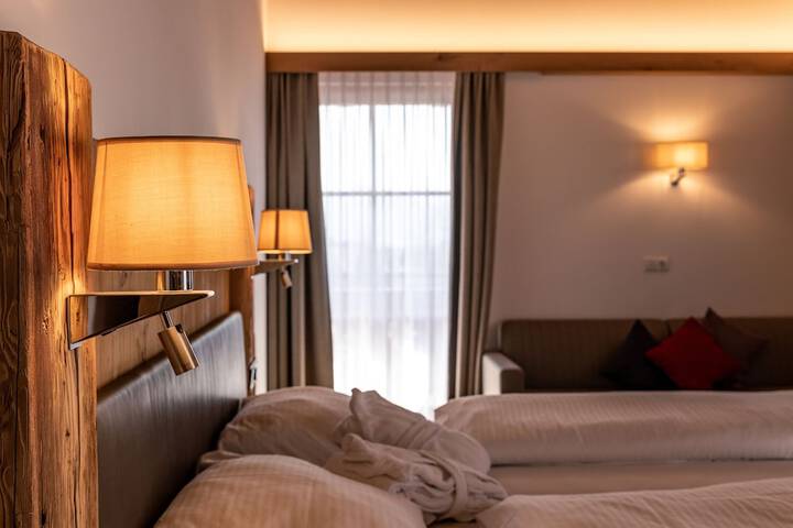 Room 10 of 77