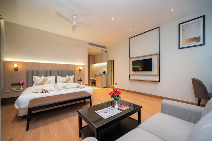 Room 16 of 80