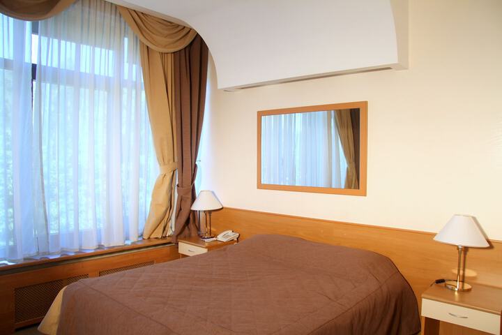 Room 3 of 42