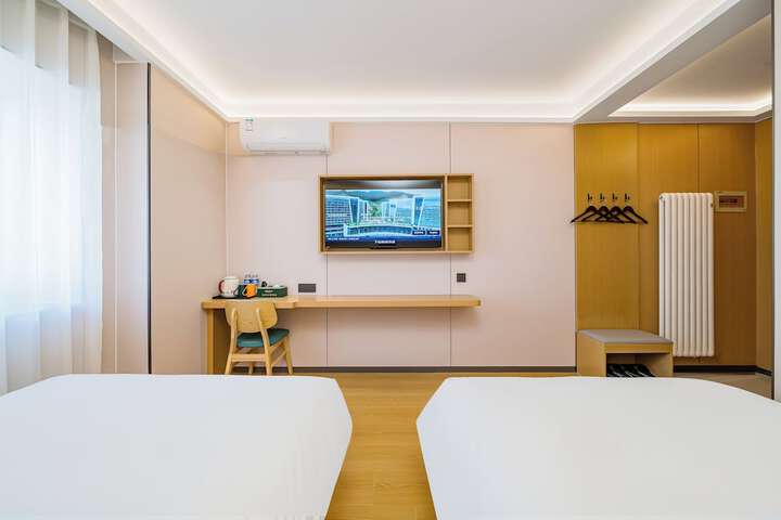 Room 4 of 22
