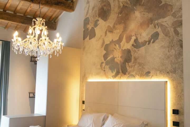 Room 3 of 89