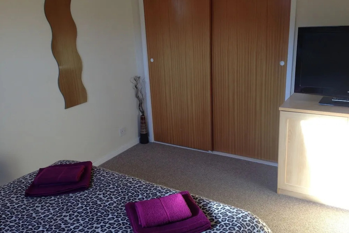 Room 2 of 10