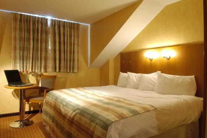 Room 2 of 4