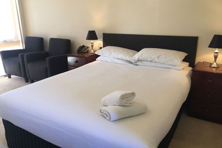 Room 4 of 36