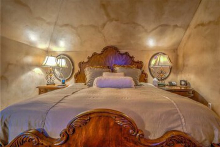 Room 12 of 31