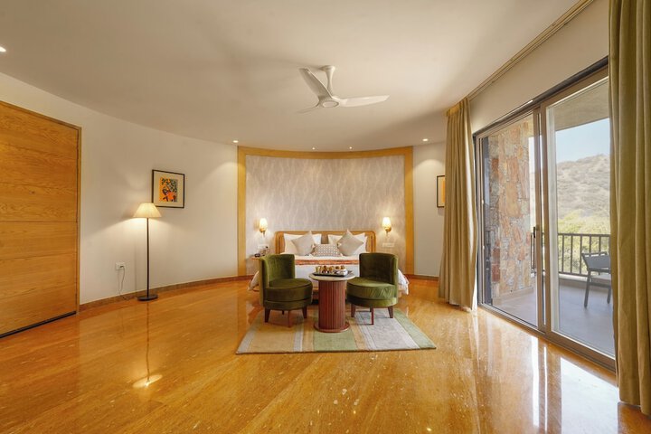 Room 10 of 73