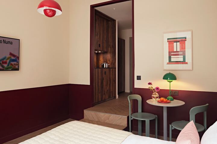 Room 25 of 49