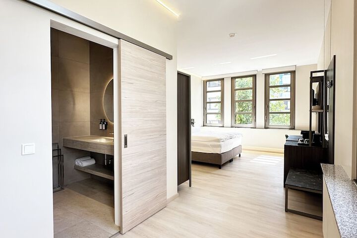 Room 5 of 75
