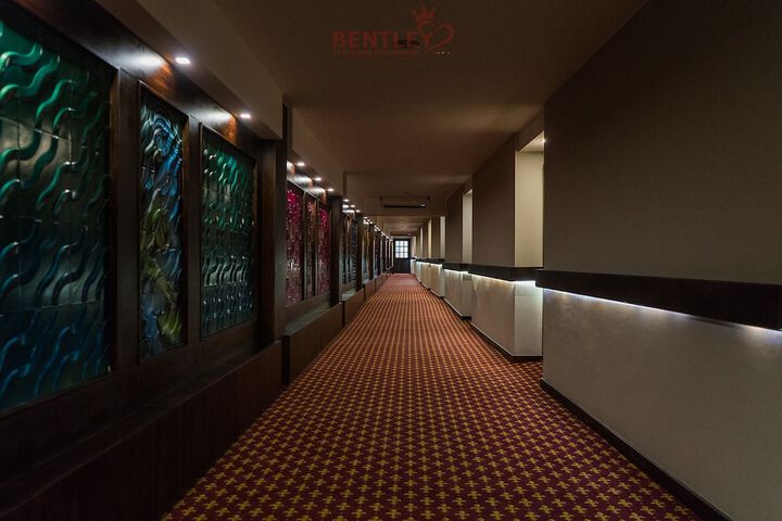 Ballroom/Hall 34 of 37