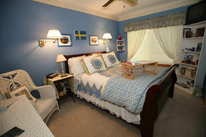 Room 2 of 6