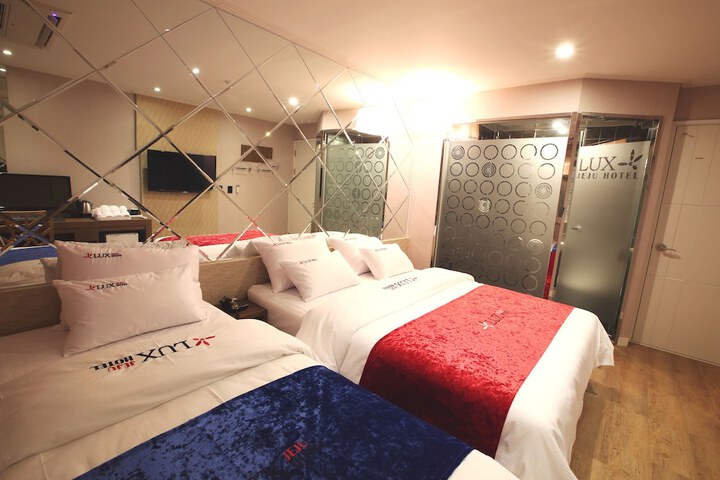 Room 15 of 22