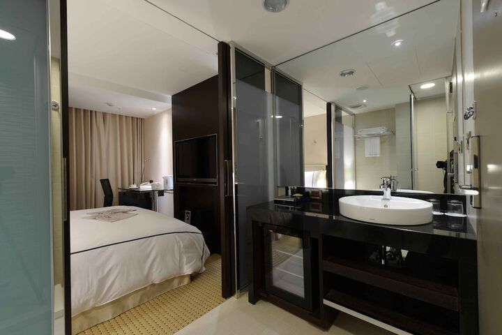 Room 6 of 41
