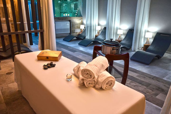Room 50 of 68