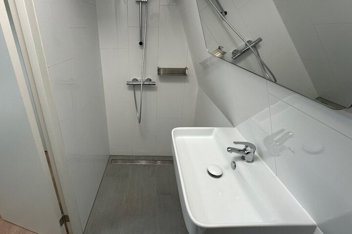 Room 26 of 32