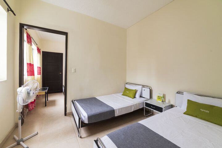 Room 5 of 9