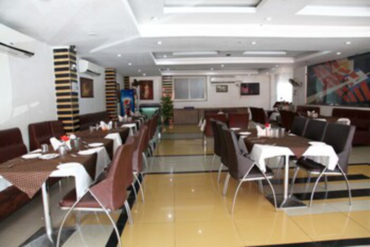 Dining 16 of 35