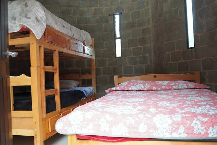 Room 8 of 9