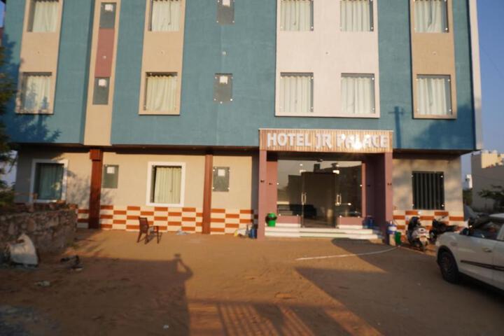 Hotel JR Palace- Near Toran Dwar and free Parking