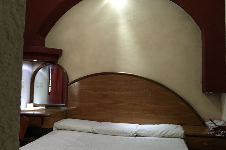 Room 6 of 19