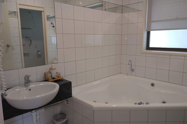 Room 19 of 32