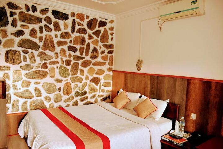 Room 10 of 42