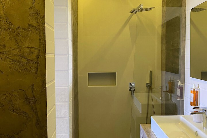 Room 73 of 104