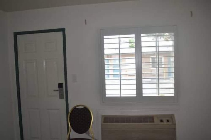 Room 3 of 20