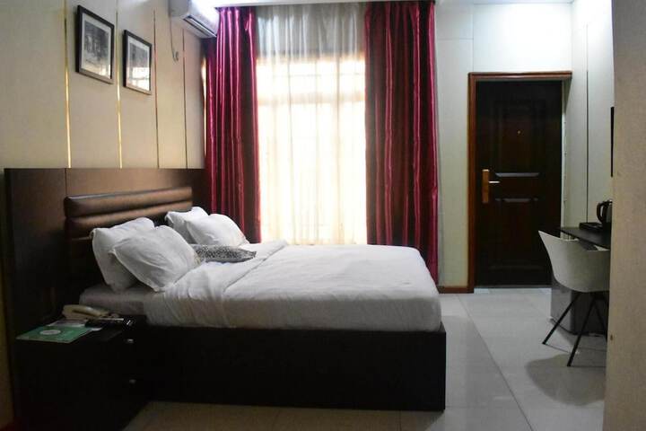 Room 13 of 38