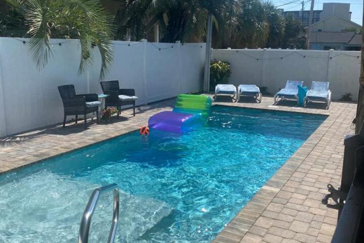 Beach Breeze 3 pet friendly, walking distance to Atlantic Ocean free parking
