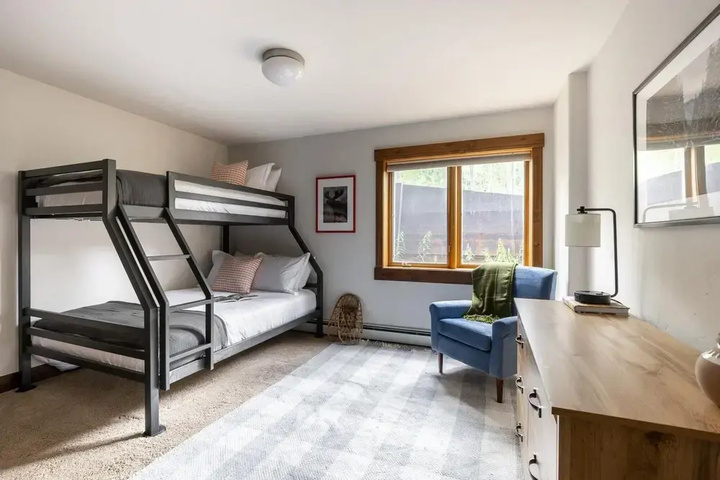 Room 4 of 23