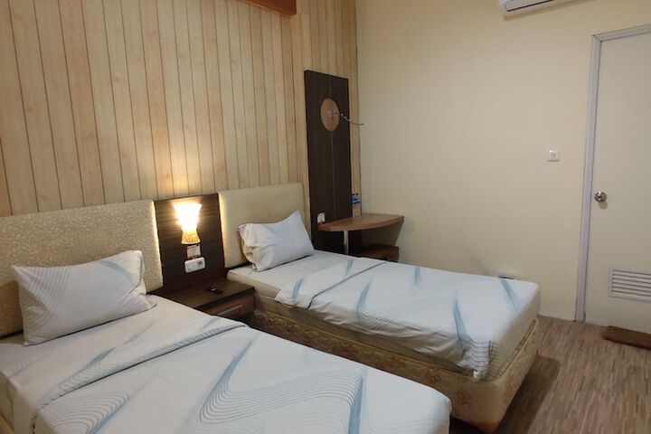 Room 13 of 36