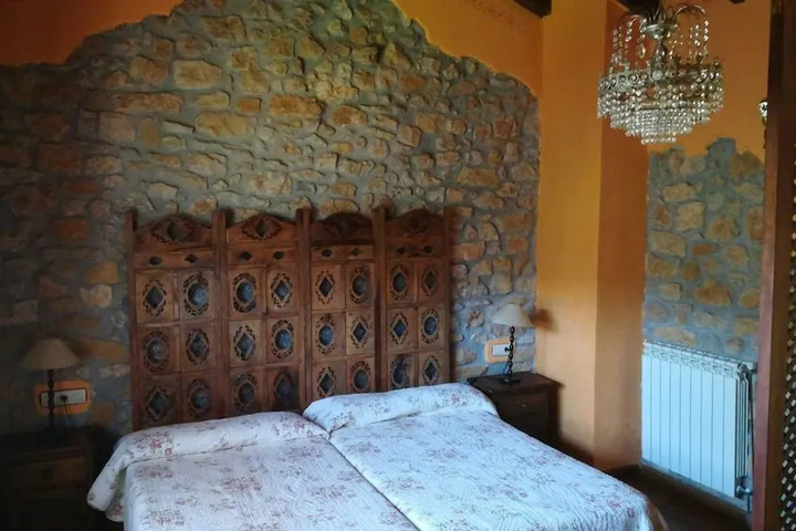 Room 4 of 11