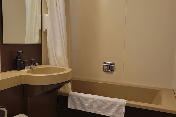 Room 30 of 40