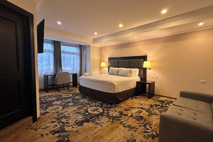 Room 7 of 18