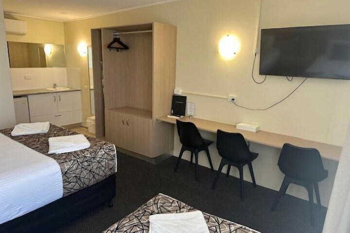 Room 12 of 27