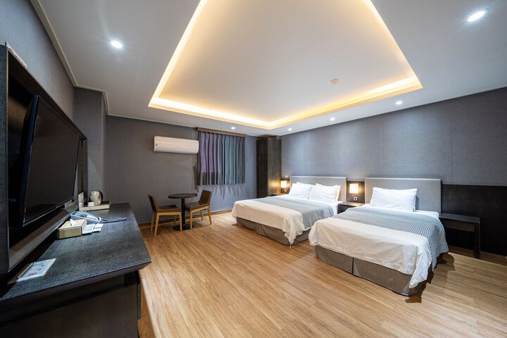 Room 71 of 119