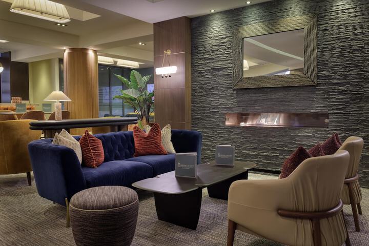 Lounge 98 of 114