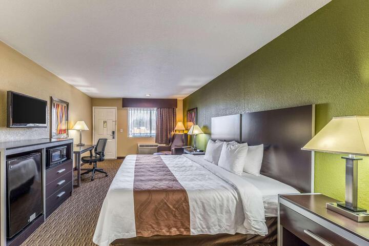1 King Bed (1 of 10)