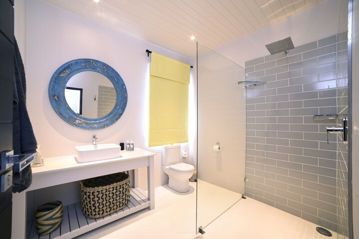Room 8 of 23