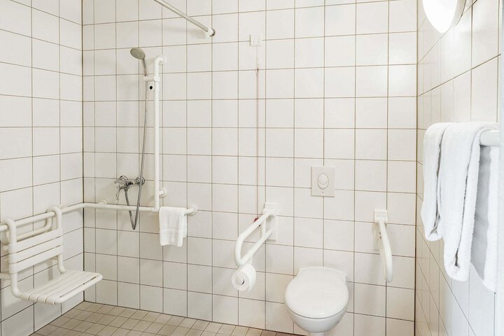 Room 12 of 28