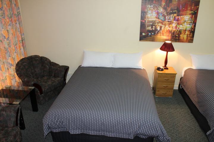 Room 11 of 36