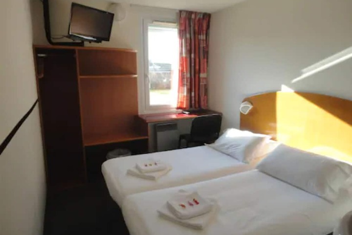 Room 8 of 38