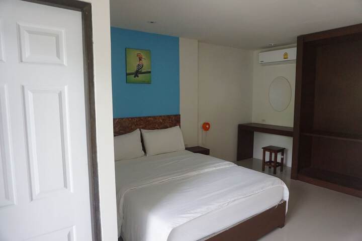 Room 11 of 32