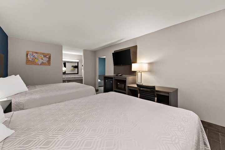 Room 30 of 47