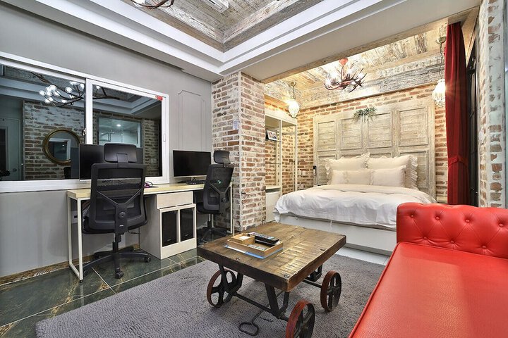 Room 44 of 89