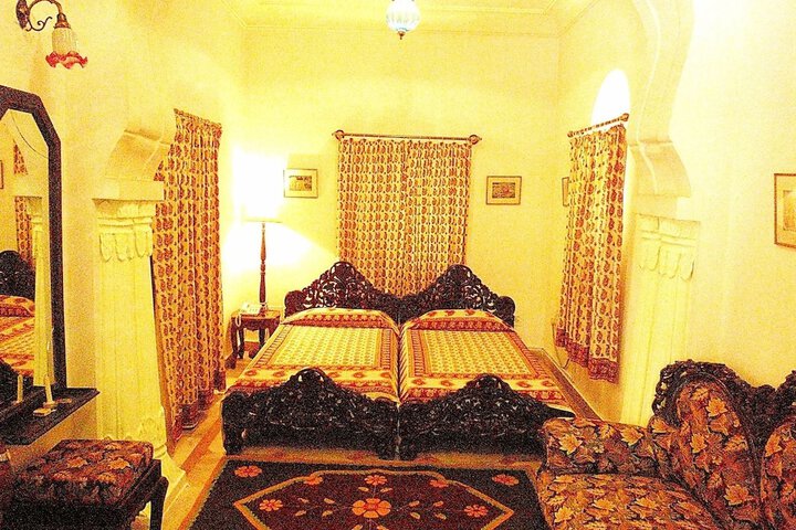 Room 4 of 11
