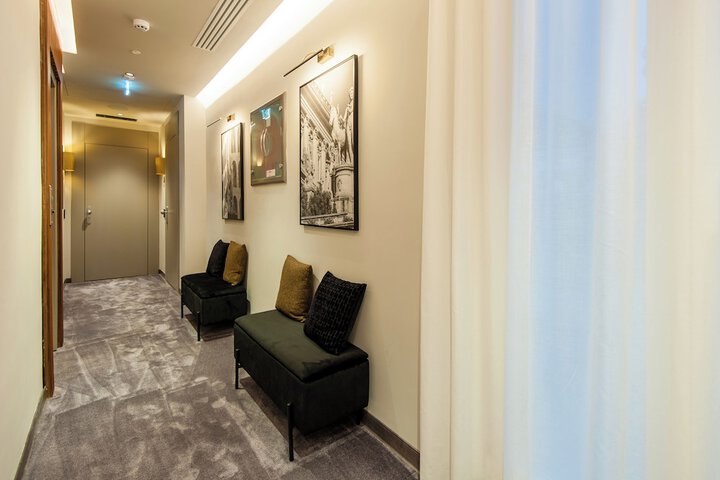 Ballroom/Hall 131 of 157